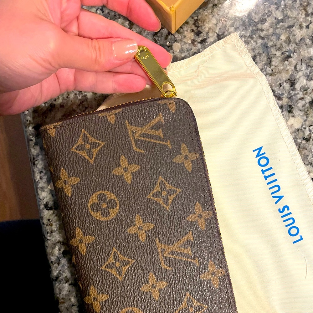 Brand new never used zippy wallet